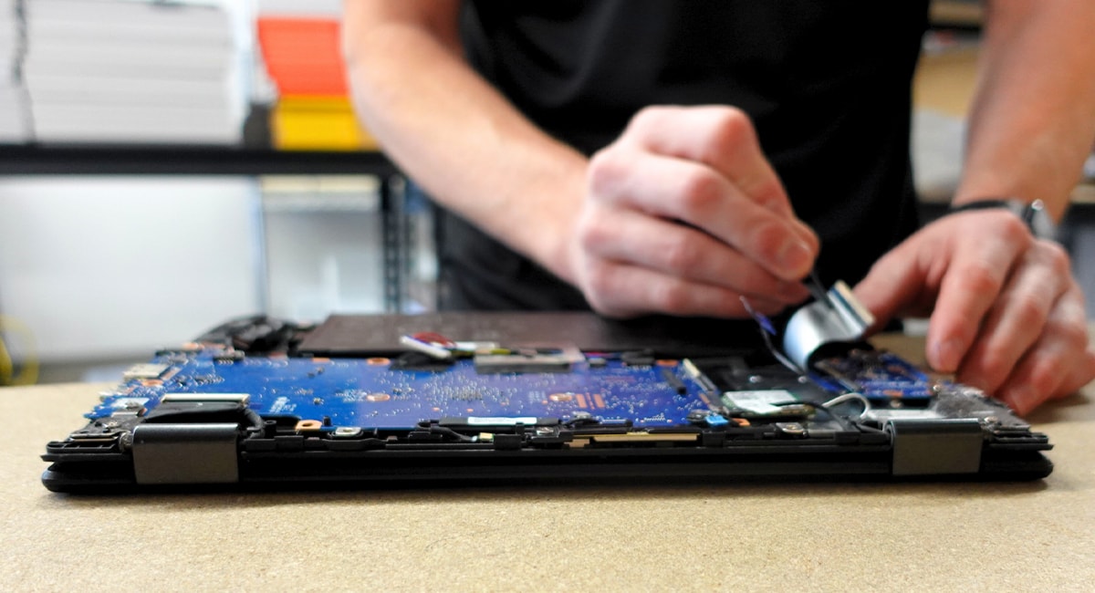 technician repairing device